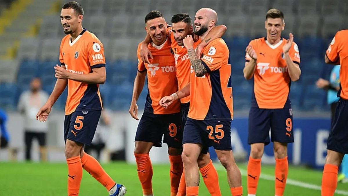 6 gollü maçta Başakşehir, Alanyaspor’u son anlarda yıktı