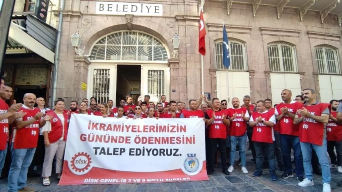 Önce memurlar şimdi de işçiler! İzmir Büyükşehir’de ikramiye isyanı!