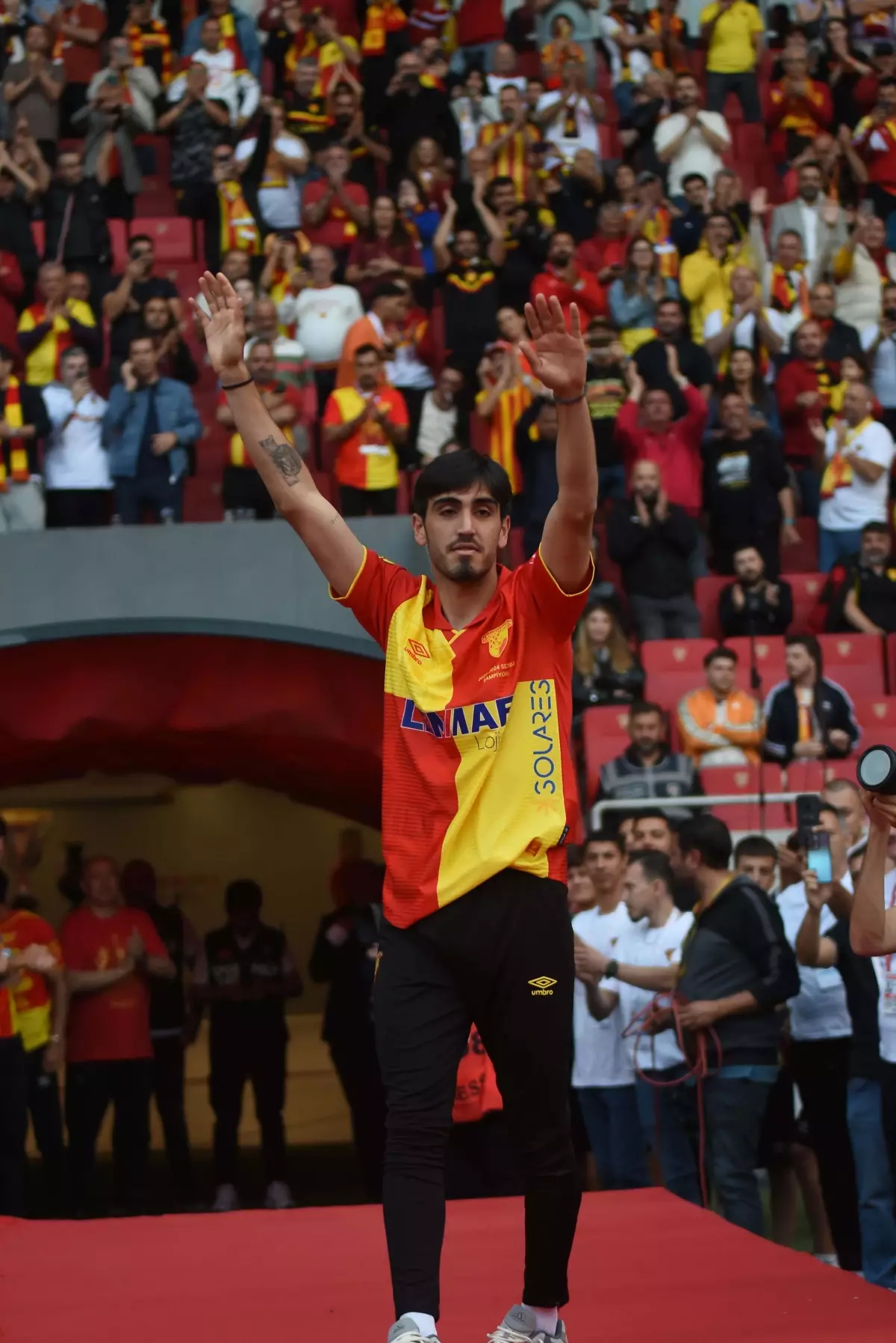 Göztepe’de Yalçın Kayan’ın Geleceği Iğdır FK ile Belirleniyor