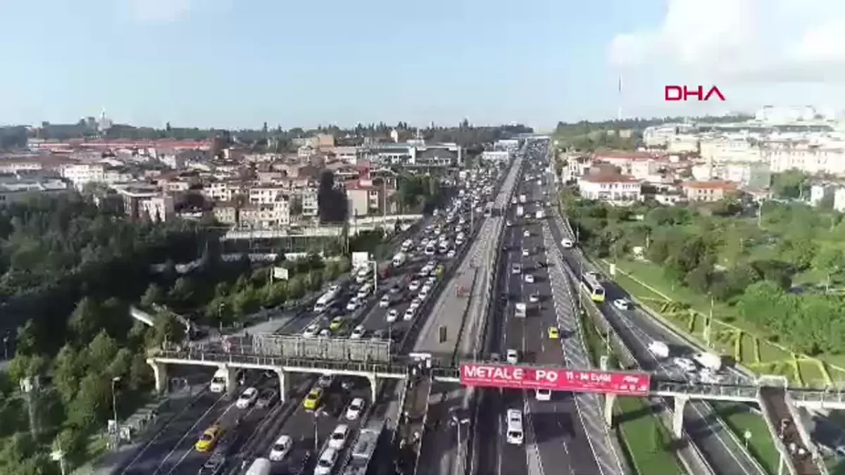 İstanbul’da Yeni Eğitim-Öğretim Yılı Başladı, Trafik Yoğunluğu Oluştu