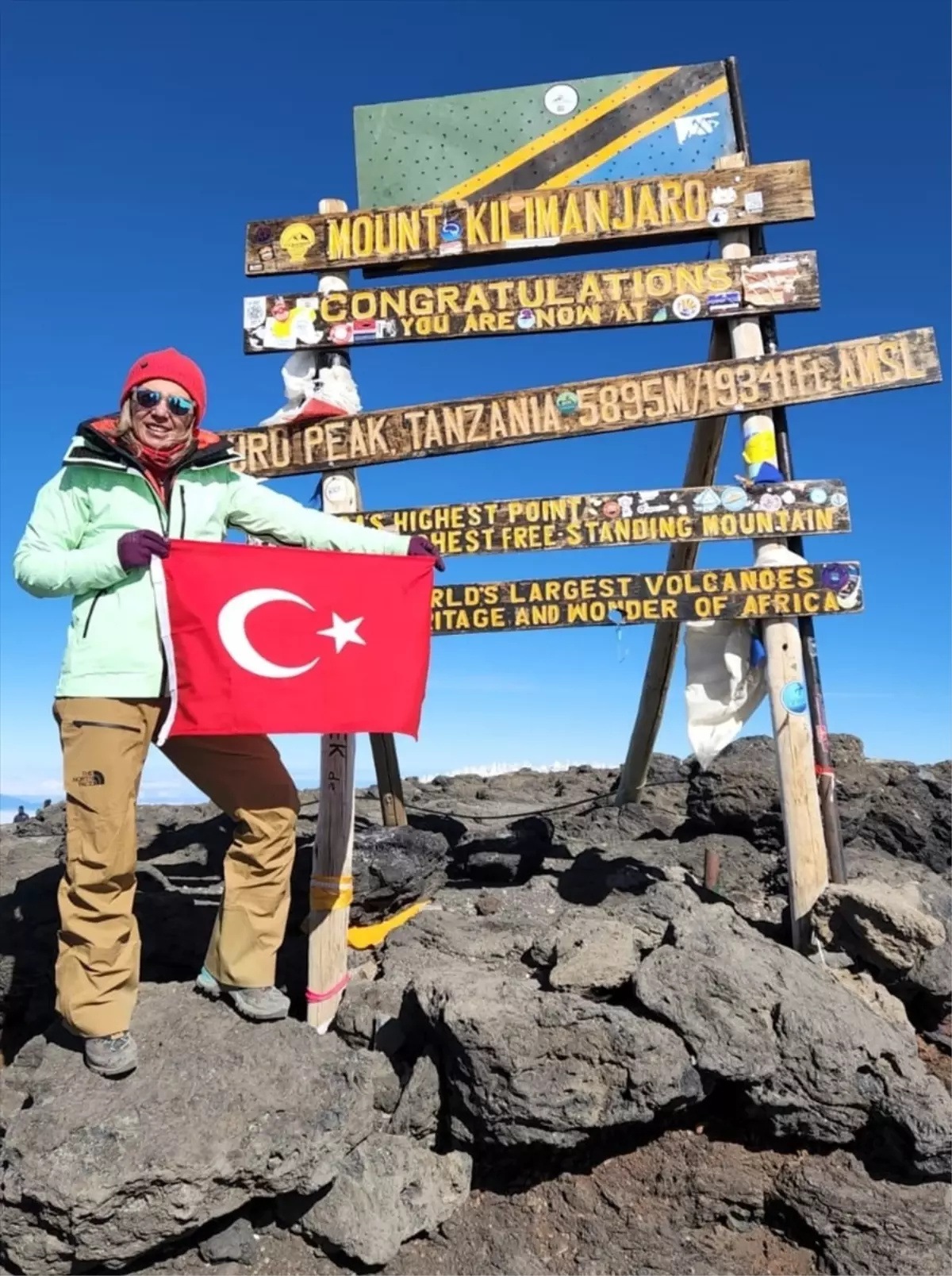 Kilimanjaro Dağı’na Tırmanarak Kız Çocuklarının Eğitimi İçin Destek Verdi