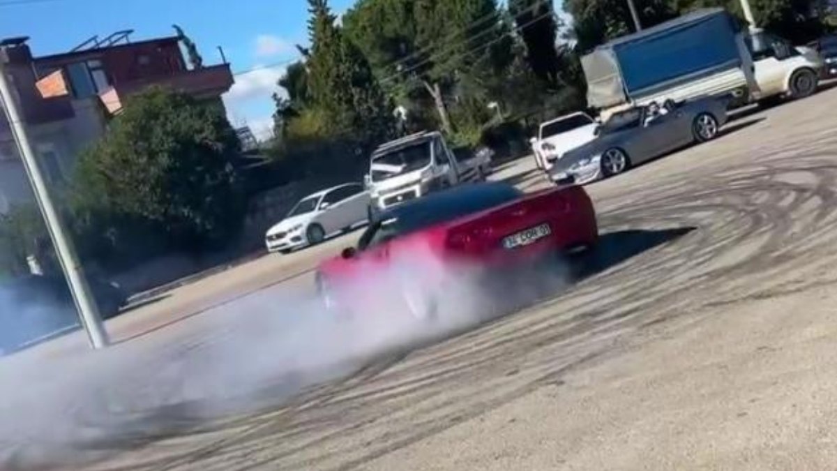 Antalya’da gelin ve damadın aracı drift yaptı, pahalıya patladı