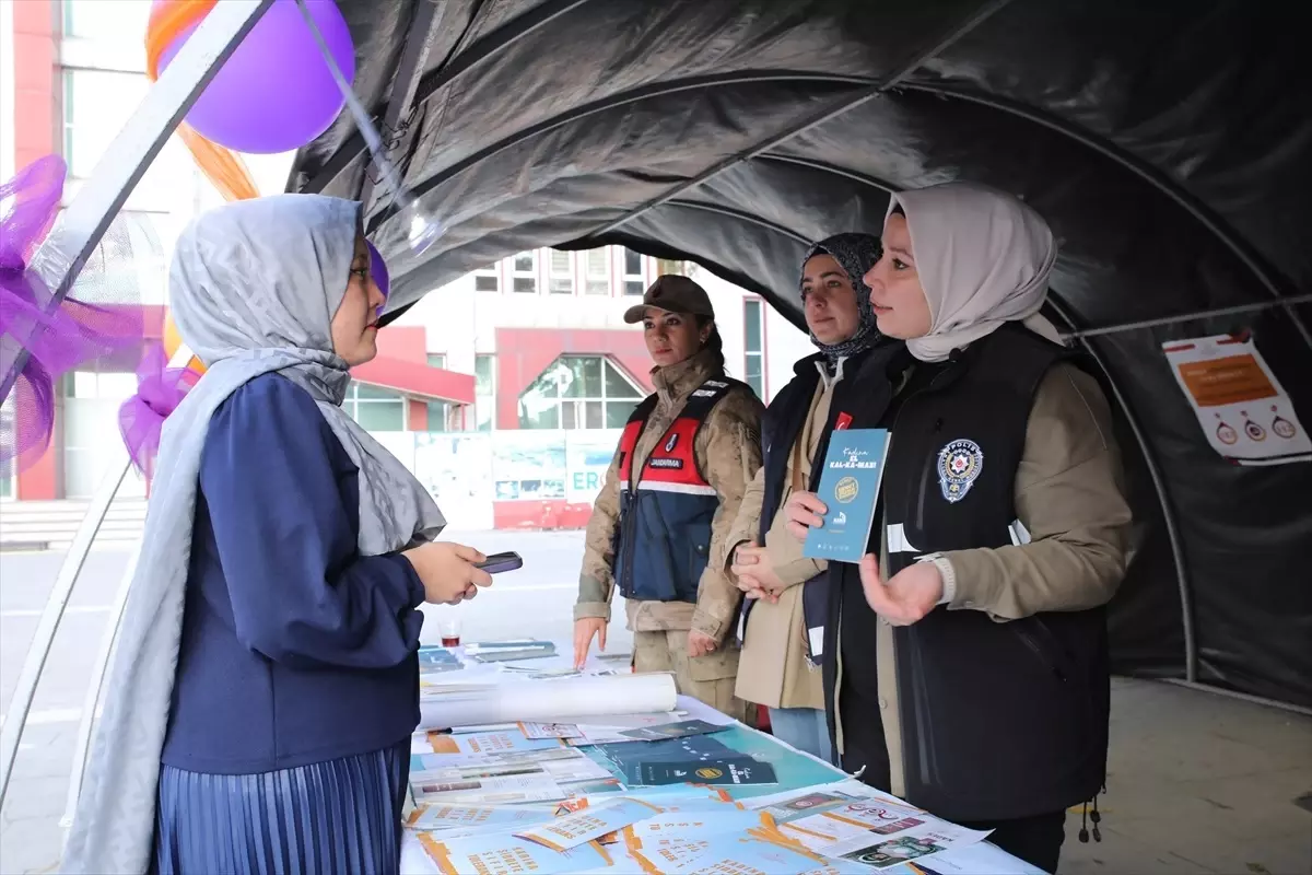 Erciş’te Kadına Şiddetle Mücadele Etkinlikleri