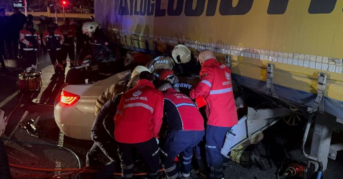 Esenyurt’ta otomobil TIR’ın altında girdi! 1 ağır yaralı