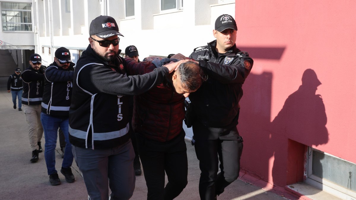 Adana’da polis memuru emniyete ait mühimmatları tek tek sattı: Altından FETÖ çıktı